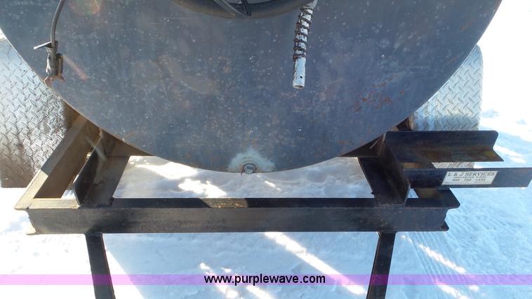 image for item K4512 2000 L&S Services TA500TK fuel trailer