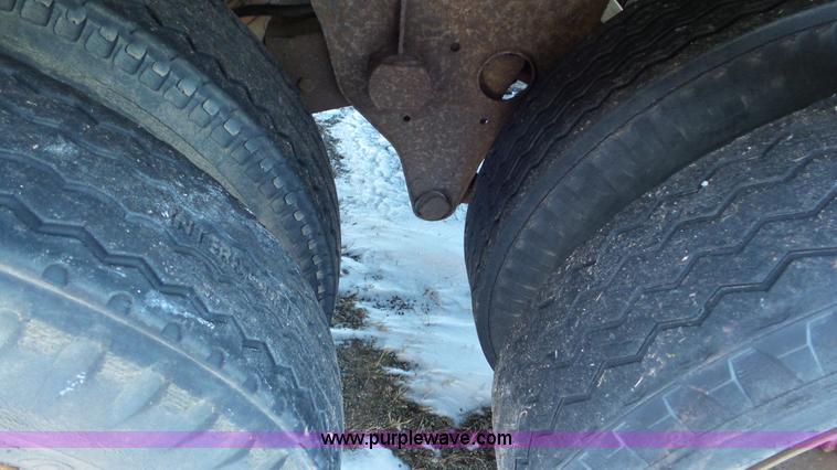 image for item K4518 1982 Fruehauf FBZ9-F2-45 dry van trailer