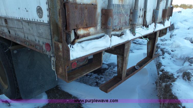 image for item K4518 1982 Fruehauf FBZ9-F2-45 dry van trailer