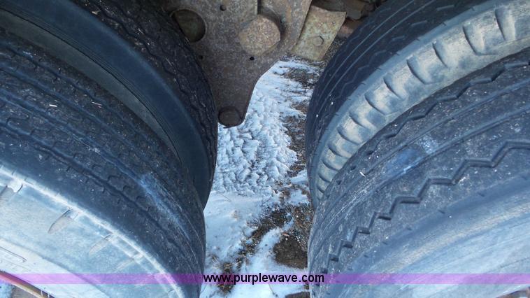 image for item K4518 1982 Fruehauf FBZ9-F2-45 dry van trailer