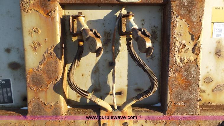 image for item K4519 1973 Fruehauf FB8-F2-45 dry van trailer