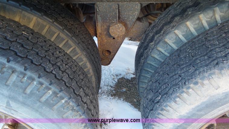 image for item K4519 1973 Fruehauf FB8-F2-45 dry van trailer