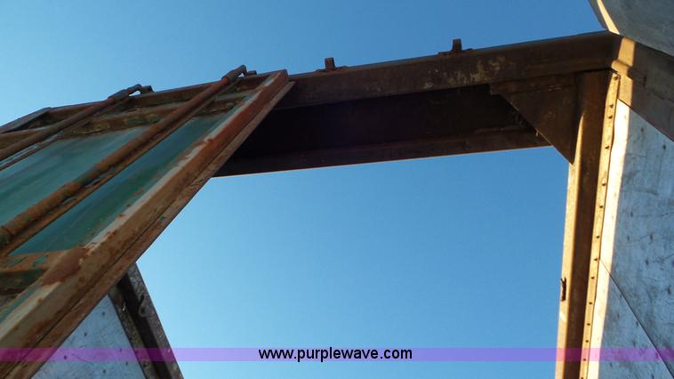 image for item K4520 1995 Peerless walking floor trailer