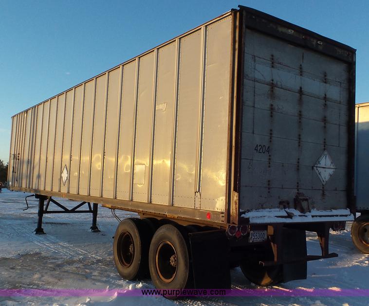 image for item K4523 1972 Fruehauf FG6-F2-40 dry van trailer