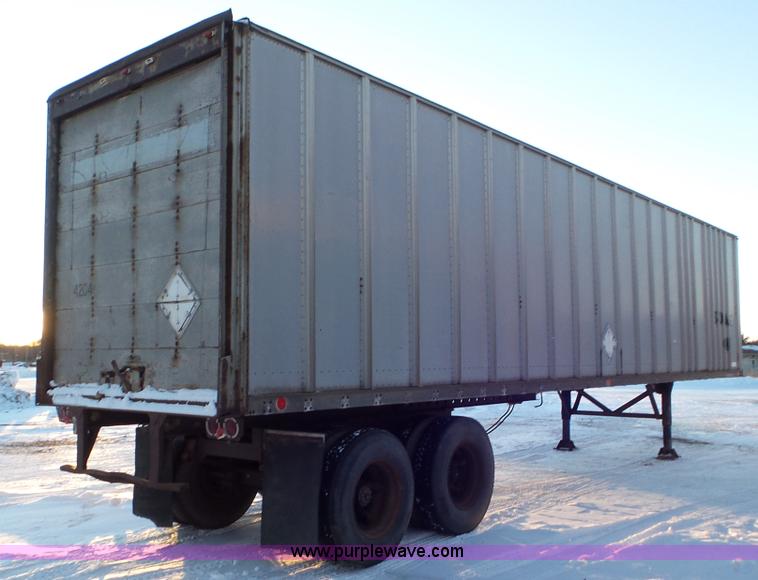 image for item K4523 1972 Fruehauf FG6-F2-40 dry van trailer