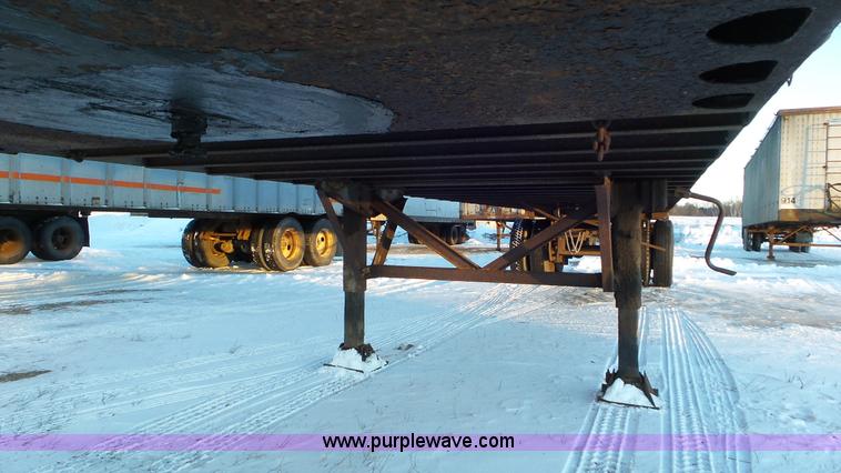 image for item K4523 1972 Fruehauf FG6-F2-40 dry van trailer