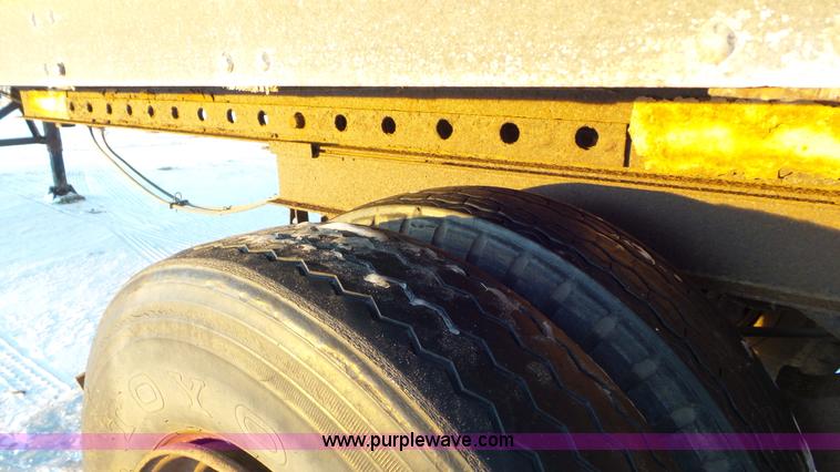 image for item K4523 1972 Fruehauf FG6-F2-40 dry van trailer