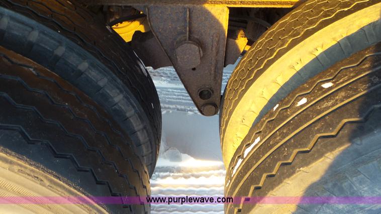 image for item K4523 1972 Fruehauf FG6-F2-40 dry van trailer