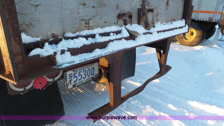 image for item K4523 1972 Fruehauf FG6-F2-40 dry van trailer