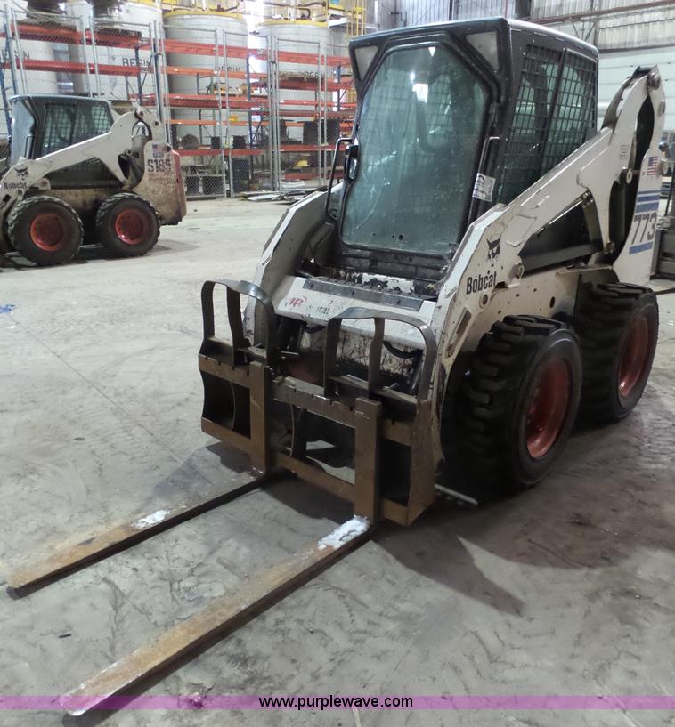 image for item K4537 2001 Bobcat 773 skid steer