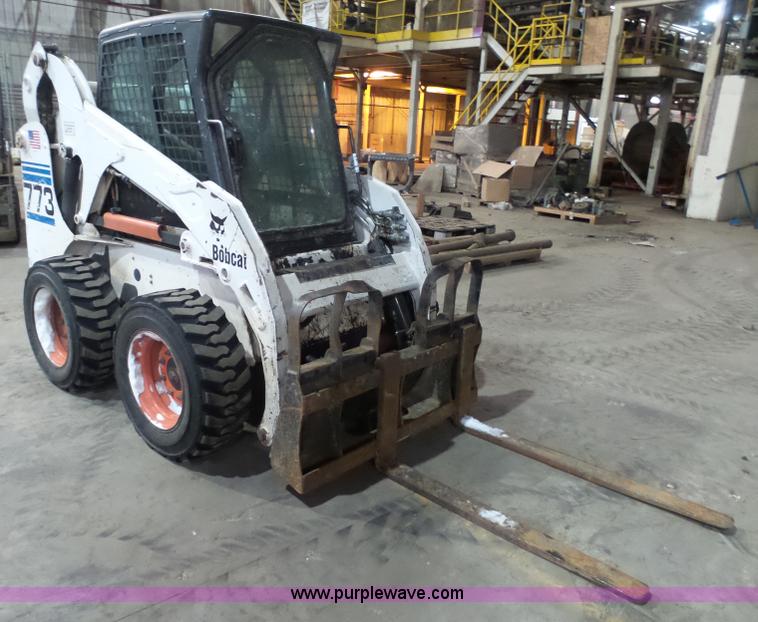 image for item K4537 2001 Bobcat 773 skid steer