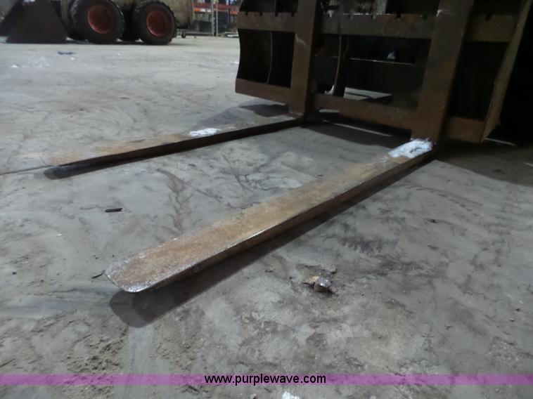 image for item K4537 2001 Bobcat 773 skid steer