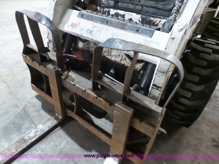 image for item K4537 2001 Bobcat 773 skid steer