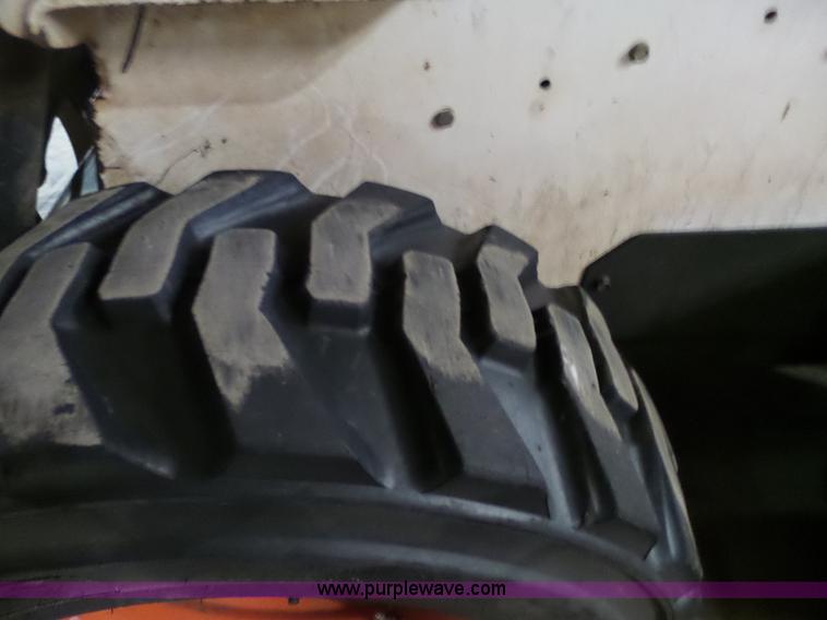 image for item K4537 2001 Bobcat 773 skid steer