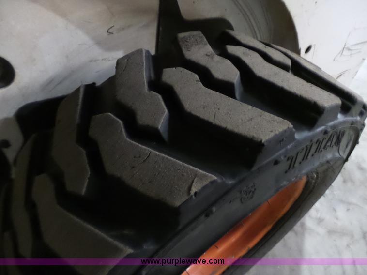 image for item K4537 2001 Bobcat 773 skid steer