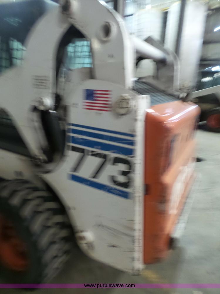 image for item K4537 2001 Bobcat 773 skid steer