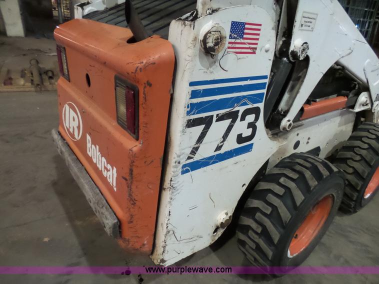 image for item K4537 2001 Bobcat 773 skid steer