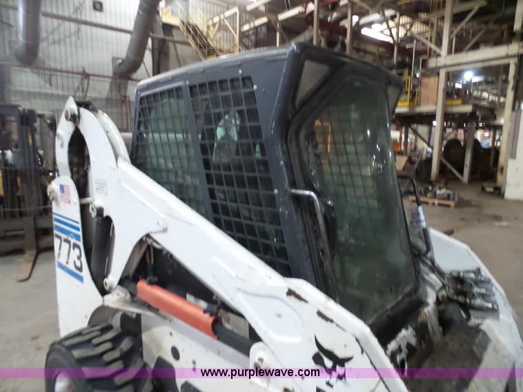 image for item K4537 2001 Bobcat 773 skid steer