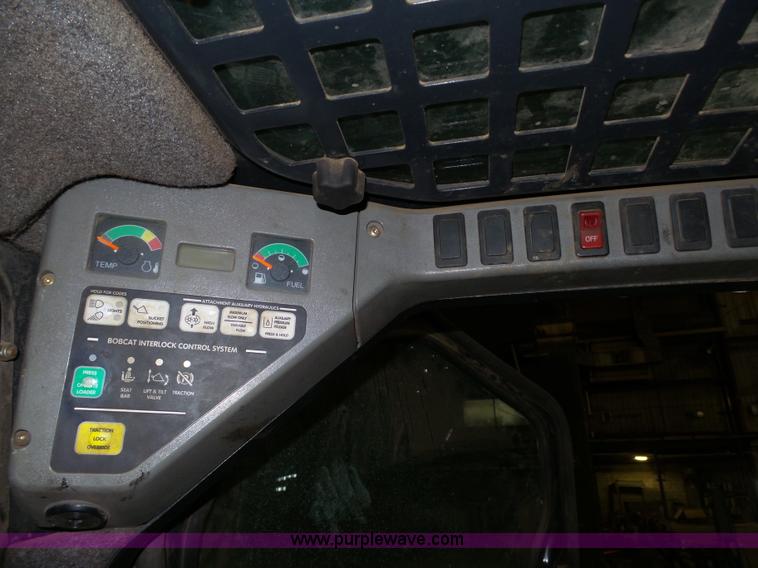 image for item K4537 2001 Bobcat 773 skid steer