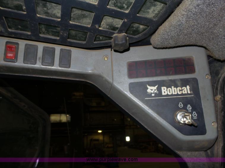 image for item K4537 2001 Bobcat 773 skid steer