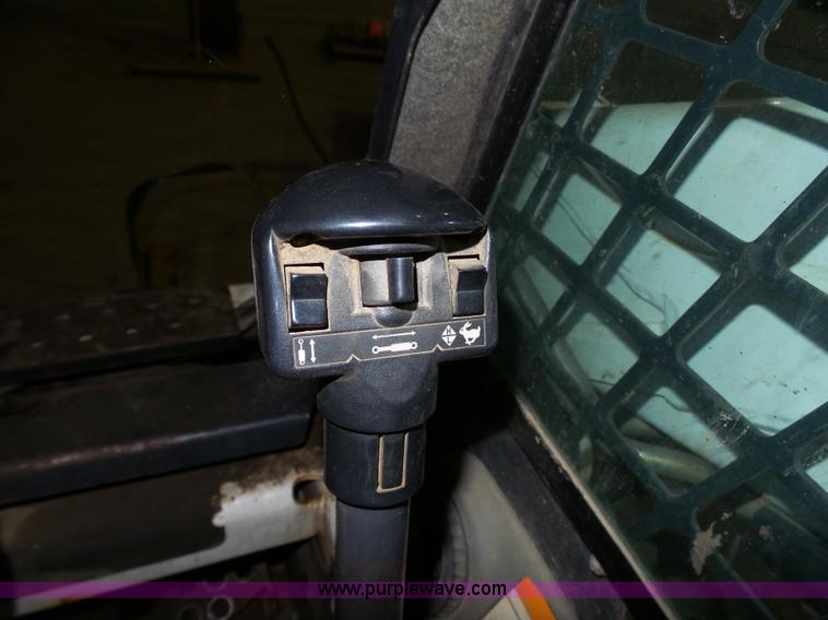 image for item K4537 2001 Bobcat 773 skid steer