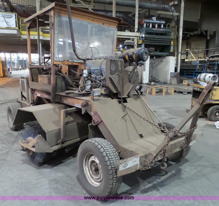 image for item K4539 Broce Broom HS broom