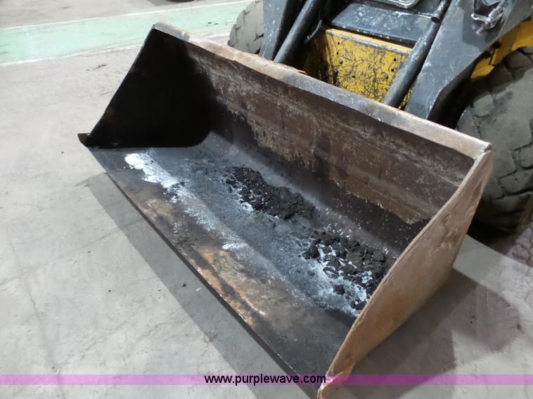 image for item K4540 2003 New Holland LS190 skid steer