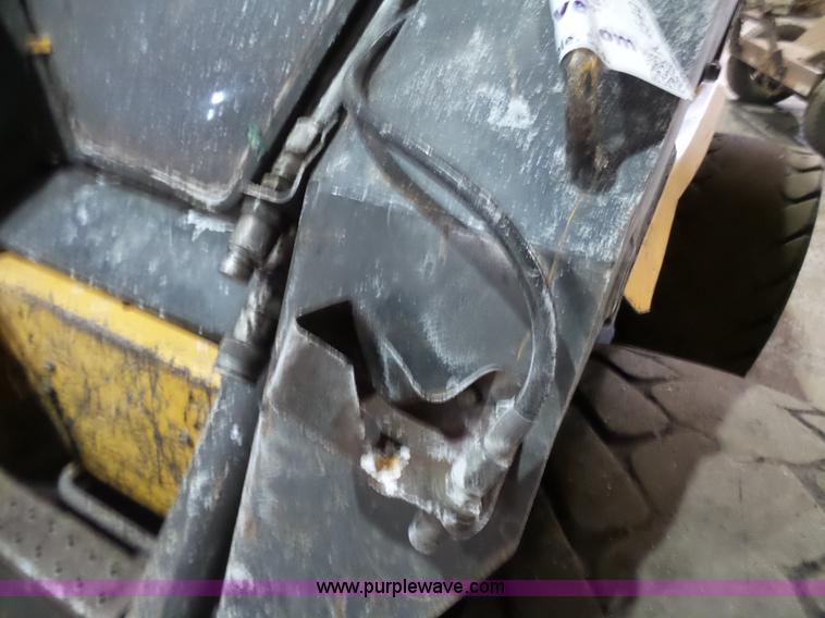 image for item K4540 2003 New Holland LS190 skid steer