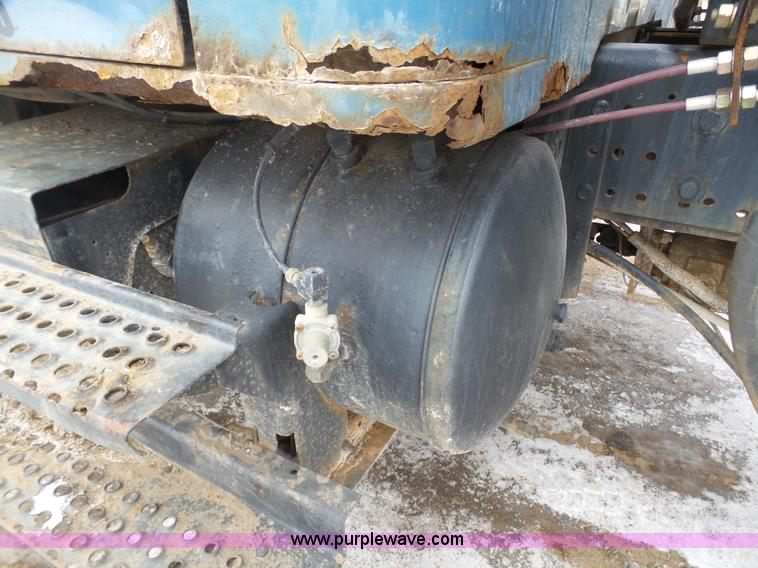 image for item K4570 1993 International 4900 hook bed truck