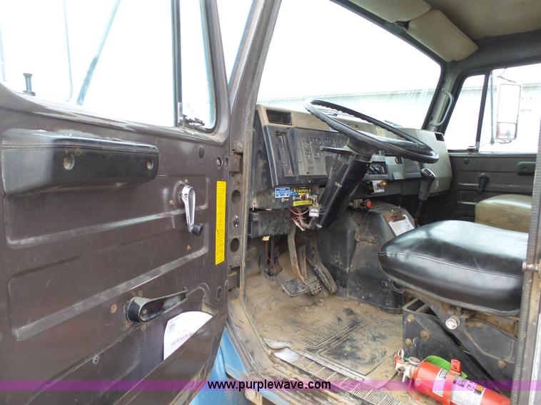 image for item K4570 1993 International 4900 hook bed truck