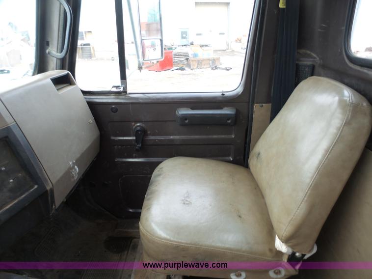 image for item K4570 1993 International 4900 hook bed truck