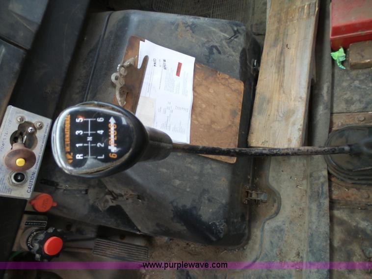 image for item K4570 1993 International 4900 hook bed truck