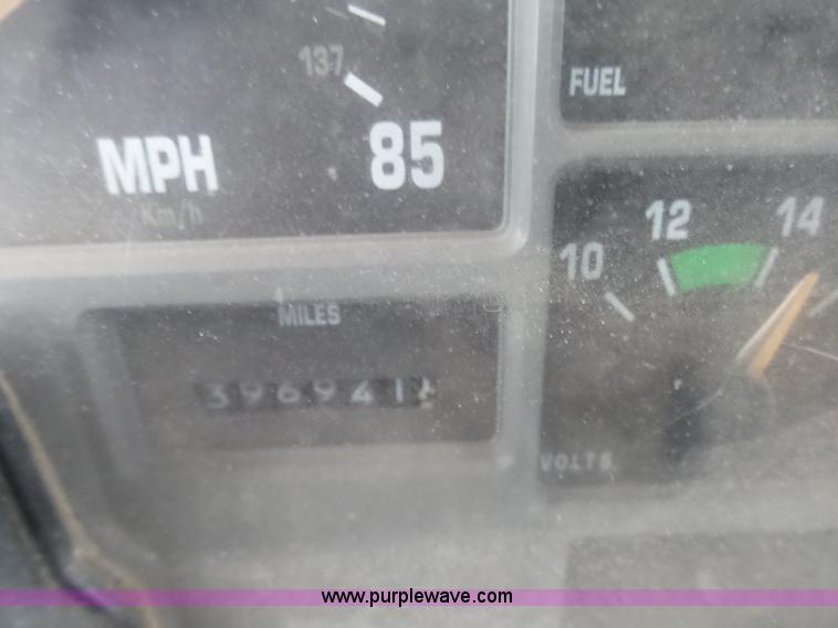 image for item K4570 1993 International 4900 hook bed truck