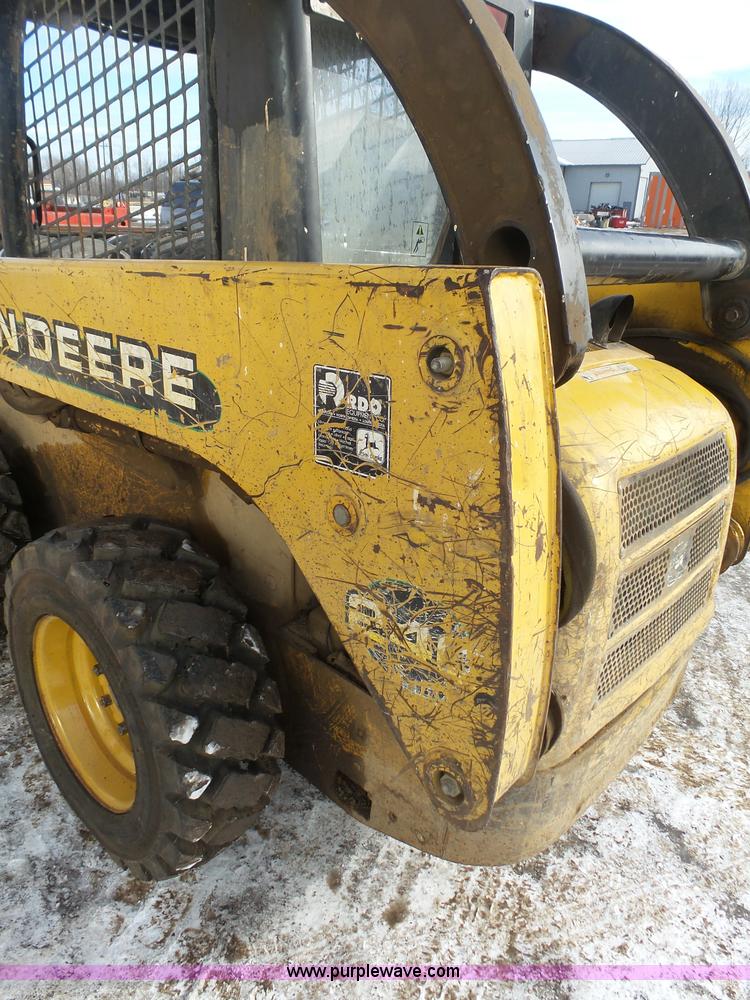 image for item K4573 1999 John Deere 240 skid steer