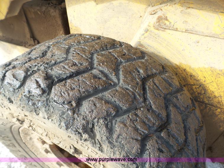 image for item K4573 1999 John Deere 240 skid steer