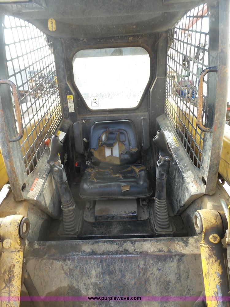 image for item K4573 1999 John Deere 240 skid steer