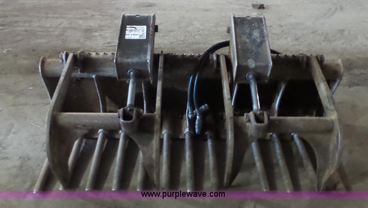 image for item K4575 Melroe/Ingersoll skid steer rock grapple bucket