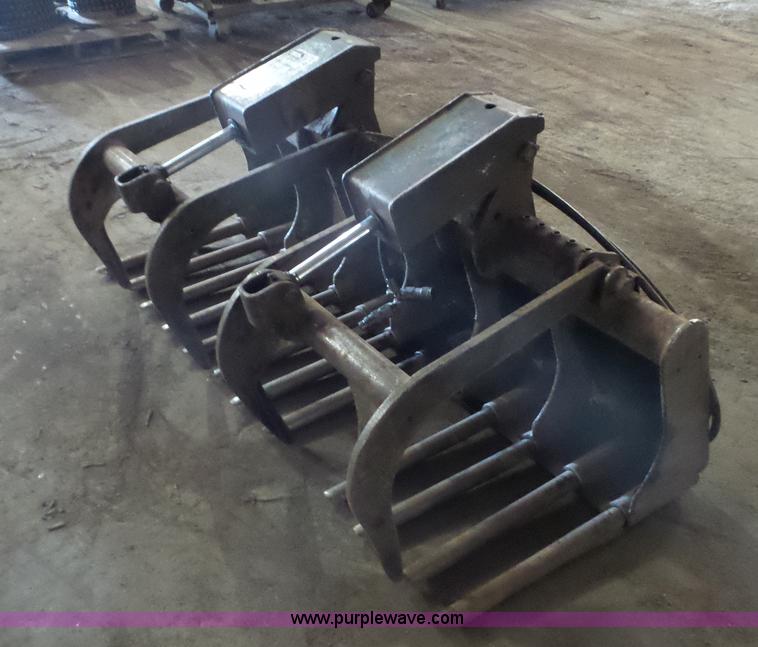 image for item K4575 Melroe/Ingersoll skid steer rock grapple bucket