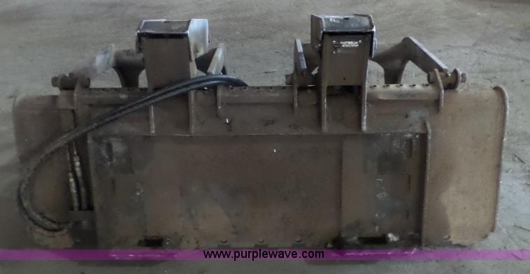 image for item K4575 Melroe/Ingersoll skid steer rock grapple bucket