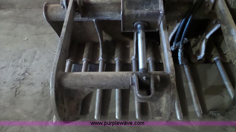 image for item K4575 Melroe/Ingersoll skid steer rock grapple bucket