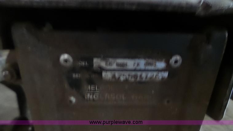 image for item K4575 Melroe/Ingersoll skid steer rock grapple bucket