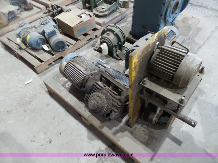 image for item L3980 Assorted electric motors and parts