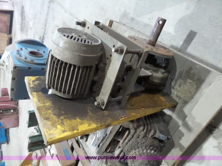 image for item L3980 Assorted electric motors and parts