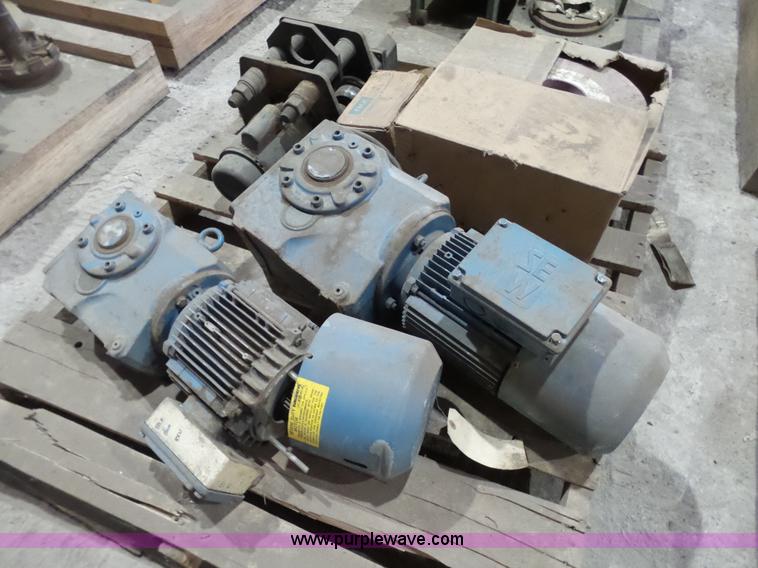 image for item L3980 Assorted electric motors and parts