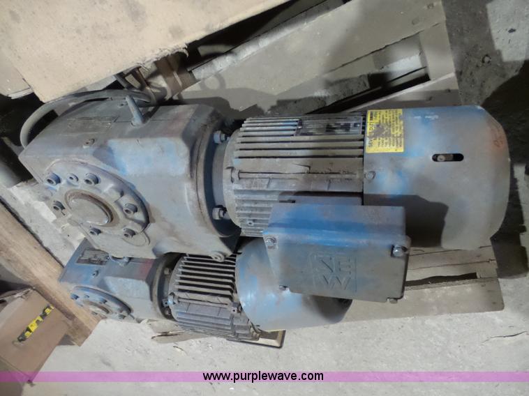 image for item L3980 Assorted electric motors and parts