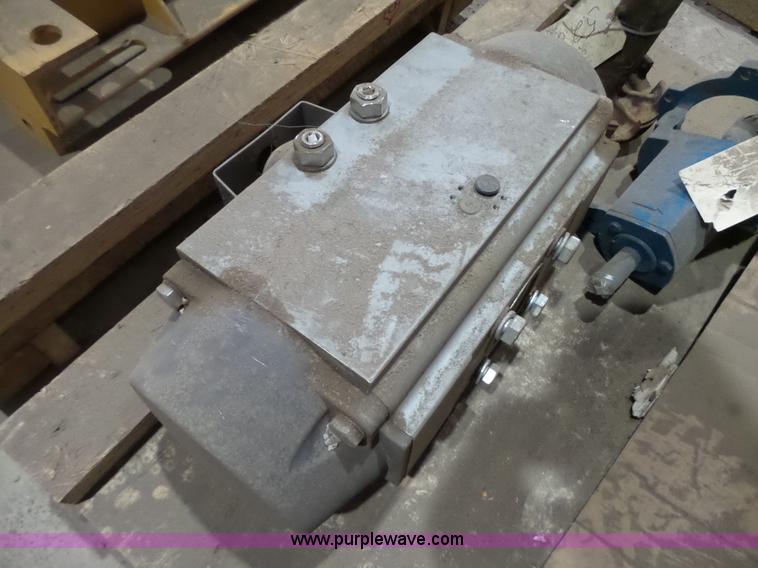 image for item L3980 Assorted electric motors and parts