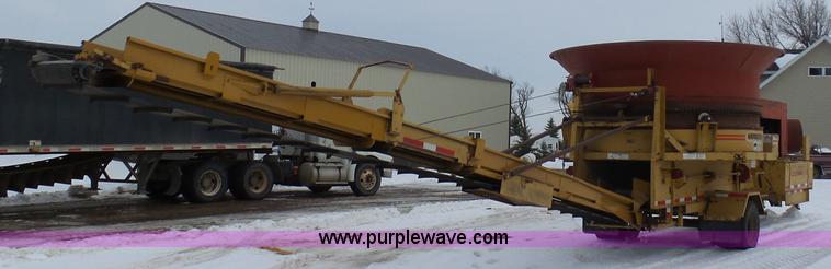 image for item BH9423 1992 HayBuster H-1100E tub grinder