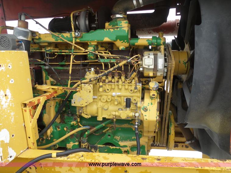 image for item BH9423 1992 HayBuster H-1100E tub grinder