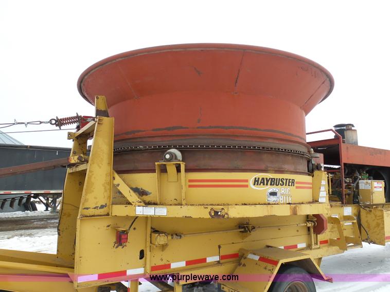 image for item BH9423 1992 HayBuster H-1100E tub grinder