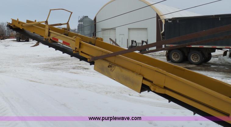 image for item BH9423 1992 HayBuster H-1100E tub grinder